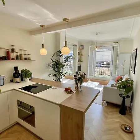 1 Entierement Renovee - Vue Sur Les Toits De - 2 Personnes Apartment *
