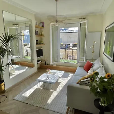 1 Entierement Renovee - Vue Sur Les Toits De - 2 Personnes * Paris